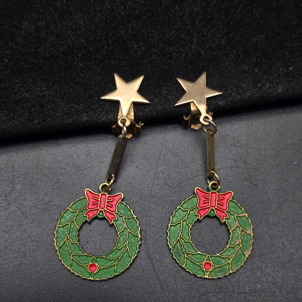 Vintage Enamel Christmas Wreath Earrings Clip On Costume Jewelry